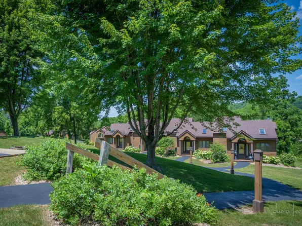 10 Creekwood Ln, Galena, IL 61036