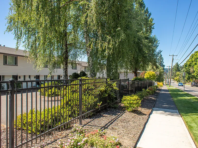 Chestnut Place Apartments — Photo 3