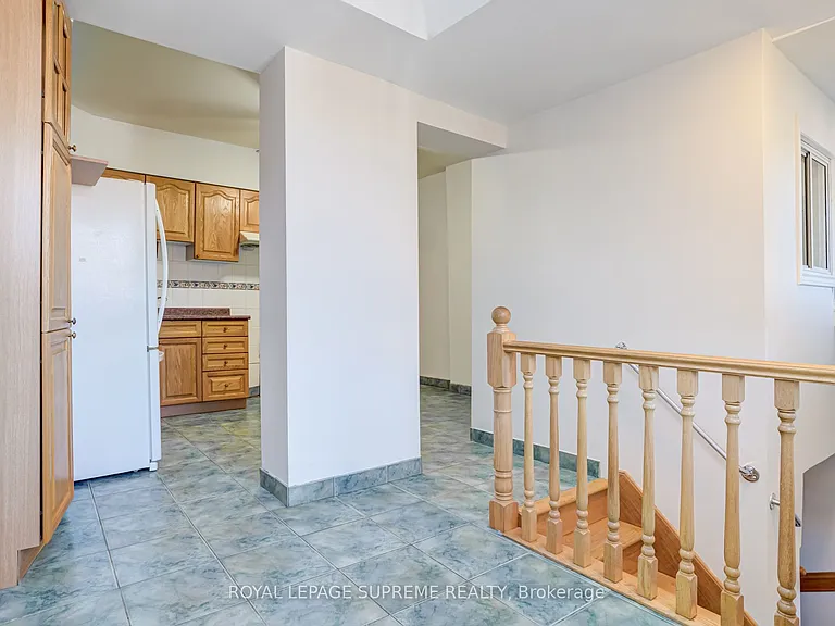 160 Shanly St #MAIN LOWER — Photo 7