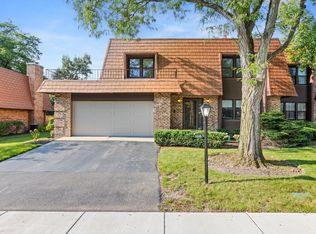 3936 Dundee Rd, Northbrook, IL 60062
