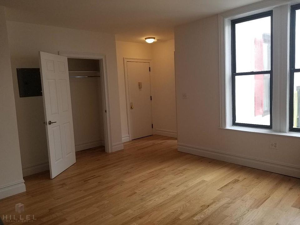 2nd image of 2305 30th Ave APT D12