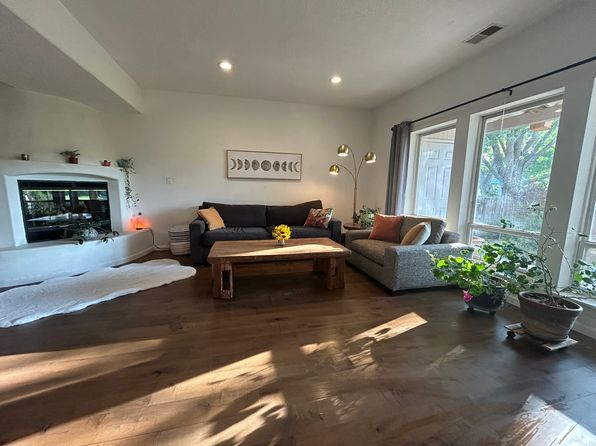 376 Los Ranchos Rd NW