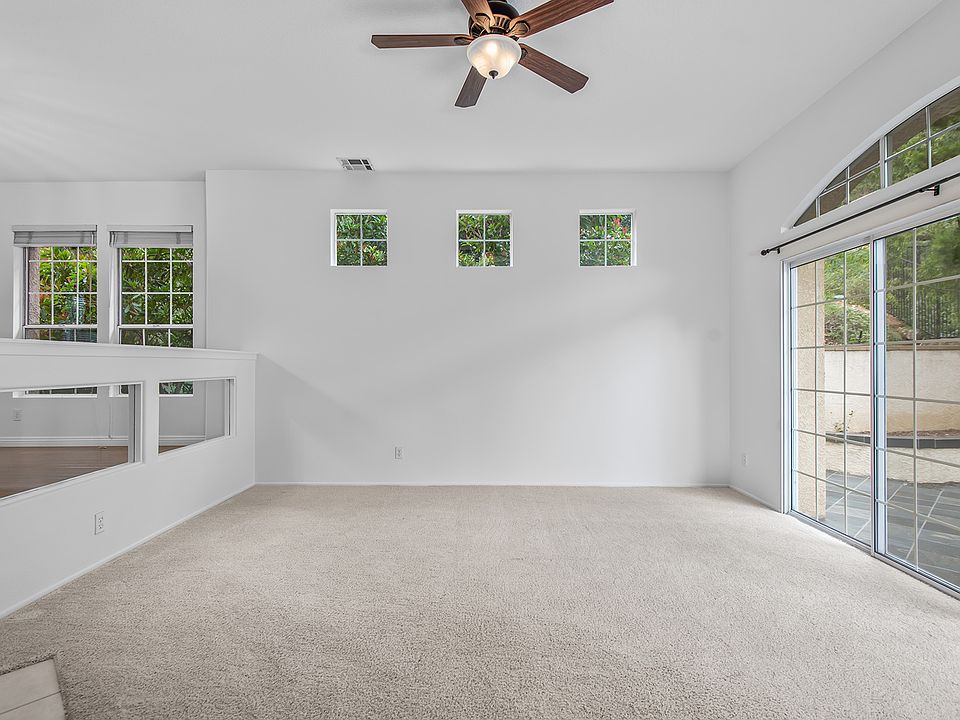 1st image of 375 Avenida De Royale