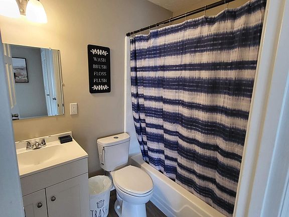 3rd image of 110 Fountain Dr
