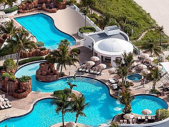 5th image of 18001 Collins Ave #1818