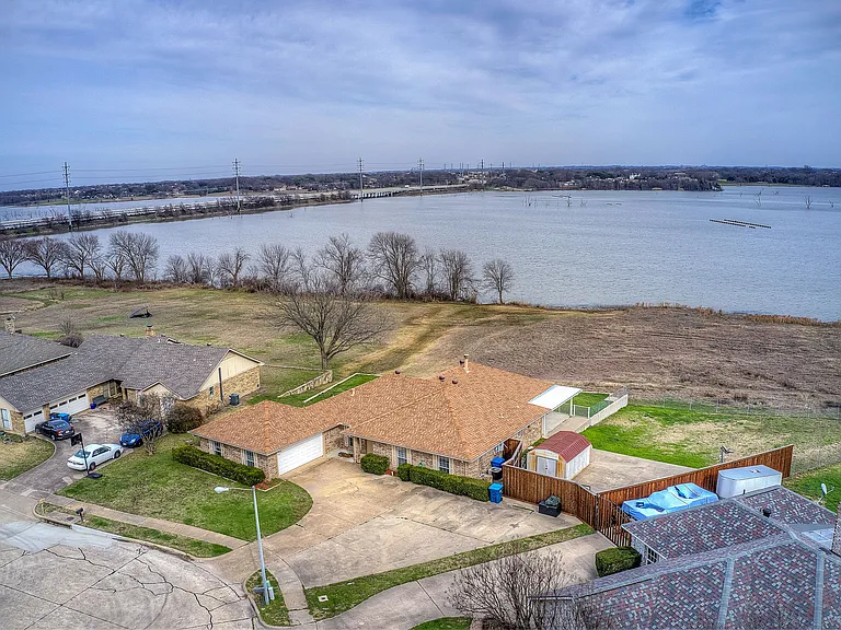 4804 Edgewater Dr — Photo 45
