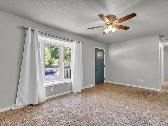 3rd image of 108 NW Summit Dr