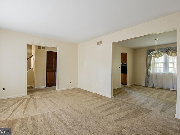 4th image of 2215 Lancashire Dr