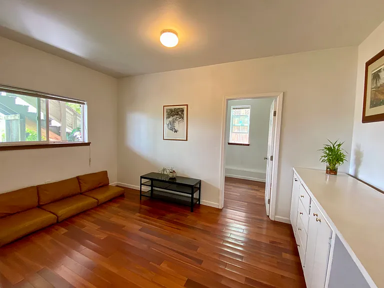 Tulip Ave — Photo 8