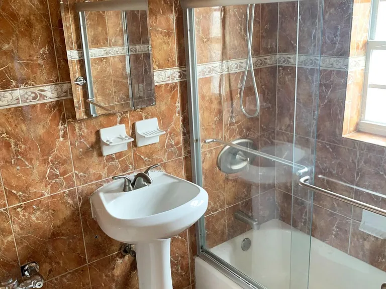 555 SW 16th Ave #15 — Photo 9