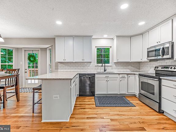 5th image of 1313 Leicester Dr