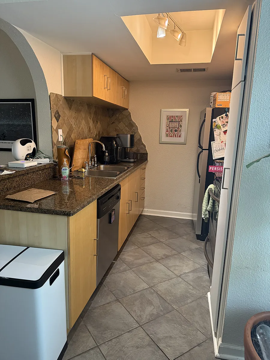 Building Photo - 4520 Holland Ave #207
