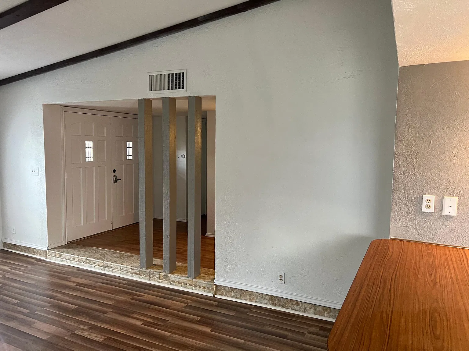 7102 Forestview Dr — Photo 4