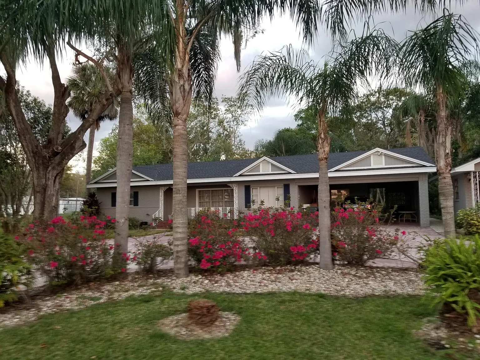 1011 E Lake Parker Dr — Photo 1