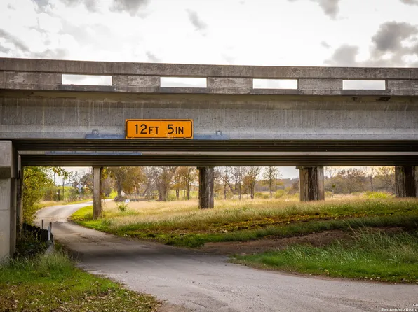 0 Far South, Luling, TX 78648