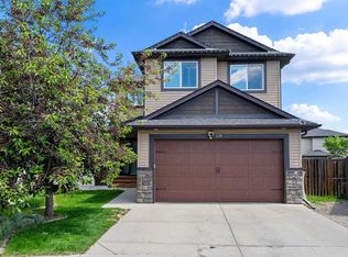 438 Luxstone Grn SW, Airdrie, AB T4B 0A5