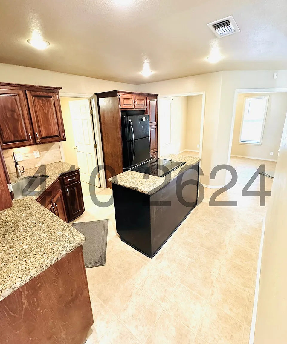 3 bed, 1500 sqft, $1,500 — Photo 3