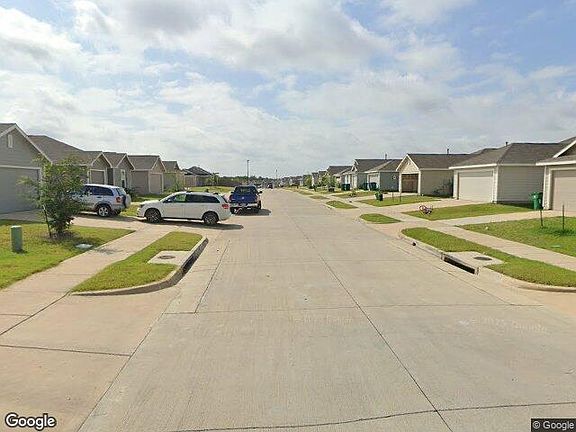 Exterior Neighborhood (street photo)