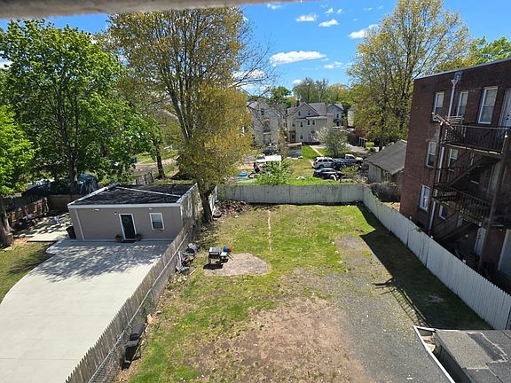4th image of 299 Norton St #3A
