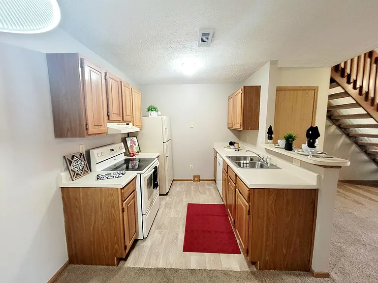 4072 Ryland Dr — Photo 3