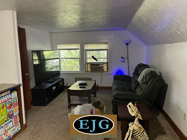 Building Photo - 24 Crescent St #4D