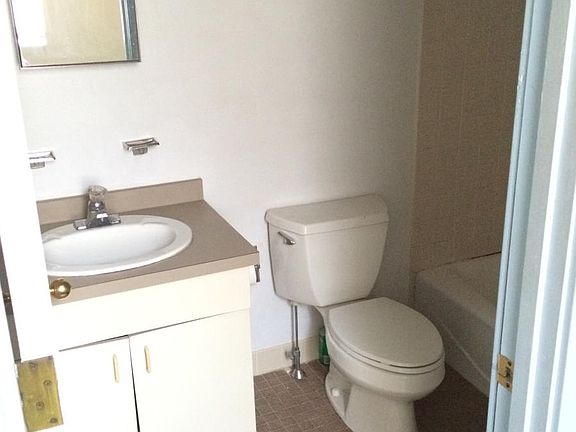 4th image of 2125 Wallace St #B