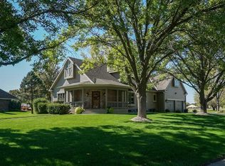 2110 Stagecoach Rd, Grand Island, NE 68801