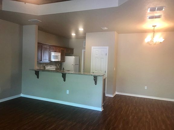 3rd image of 596 Moore Ln #A