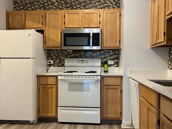 4th image of 200 N Dearborn St Unit 1104