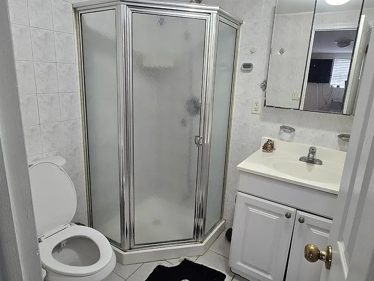 35 Universal Ave — Photo 24