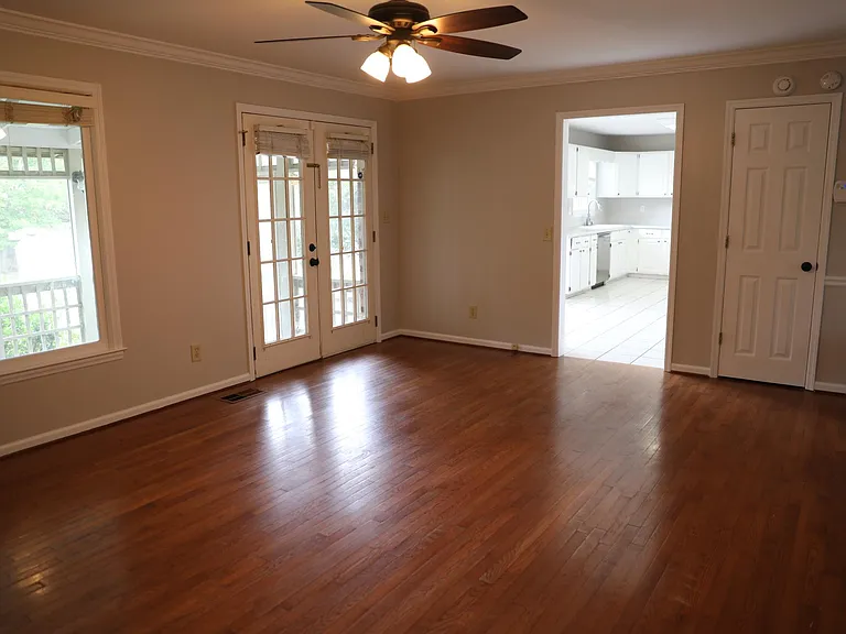 10033 Willow Cove Rd SE — Photo 2