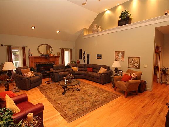2nd image of 3230 Sunset Dr
