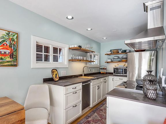 4th image of 1126 Olivia St #421