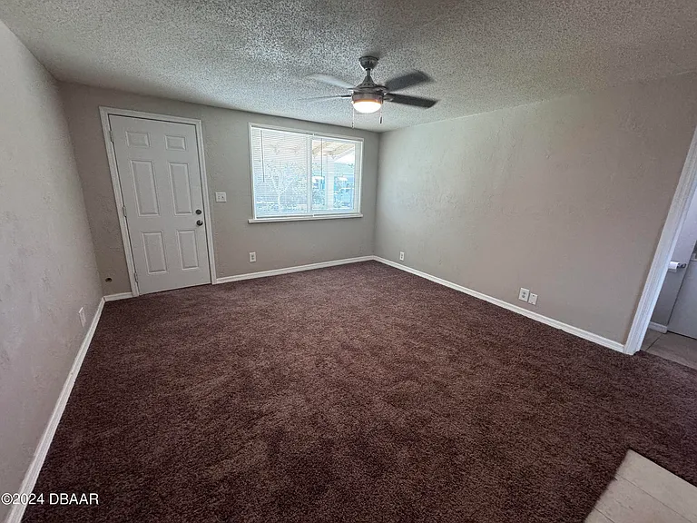 1304 Holly Ave — Photo 4