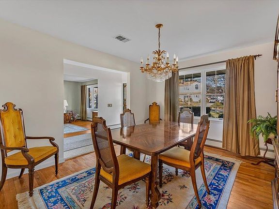 4th image of 21 Townsend St