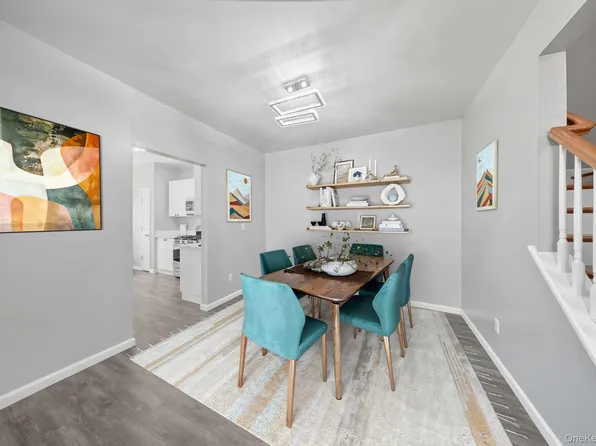 30 Avoncroft LN, Middletown, NY 10940