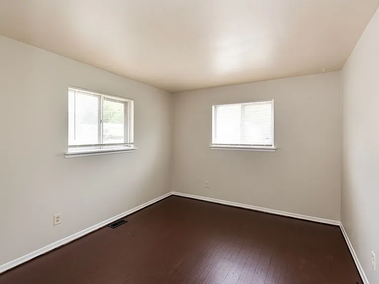 10409 Count Dr — Photo 6
