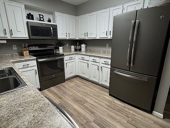2nd image of 601 Opal Ln