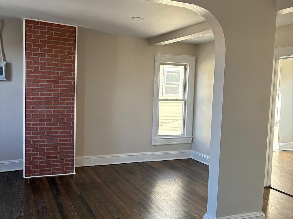 2nd image of 232 Orient Way Floor 2