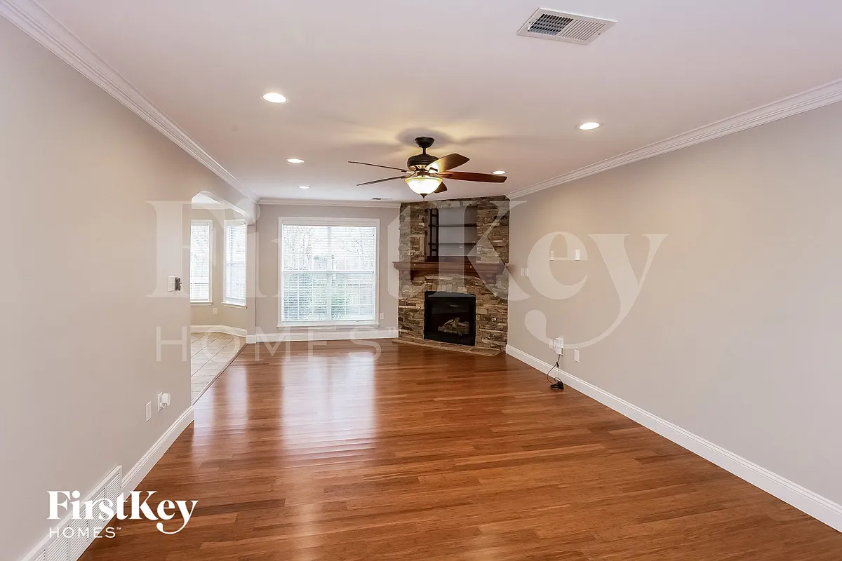 Building Photo - 10258 Spruce Grove Ln