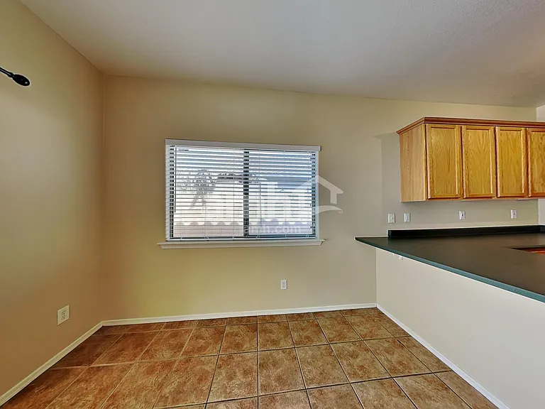 11852 W Cambridge Ave — Photo 5