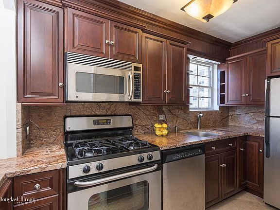 3rd image of 230 E 79th St APT 10A