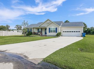 409 S Grazing Ct, Sneads Ferry, NC 28460