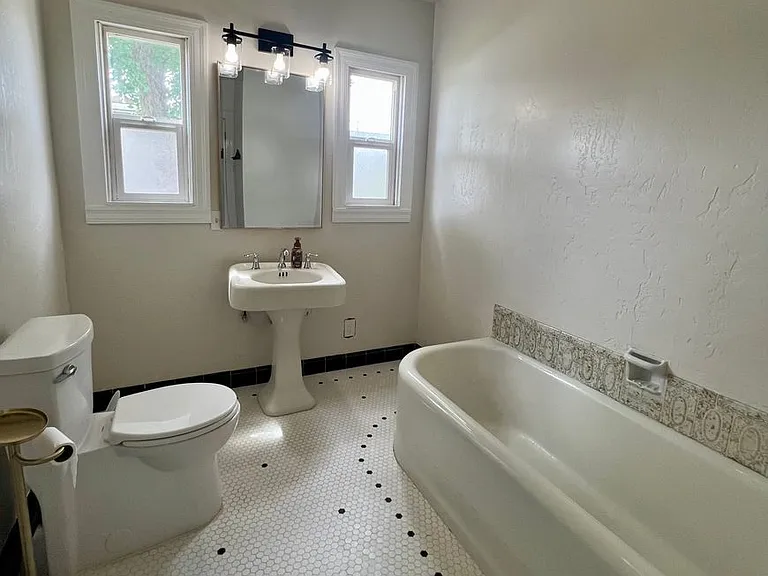 790 E San Joaquin Ave — Photo 27