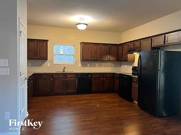 5th image of 535 Tulip Ln