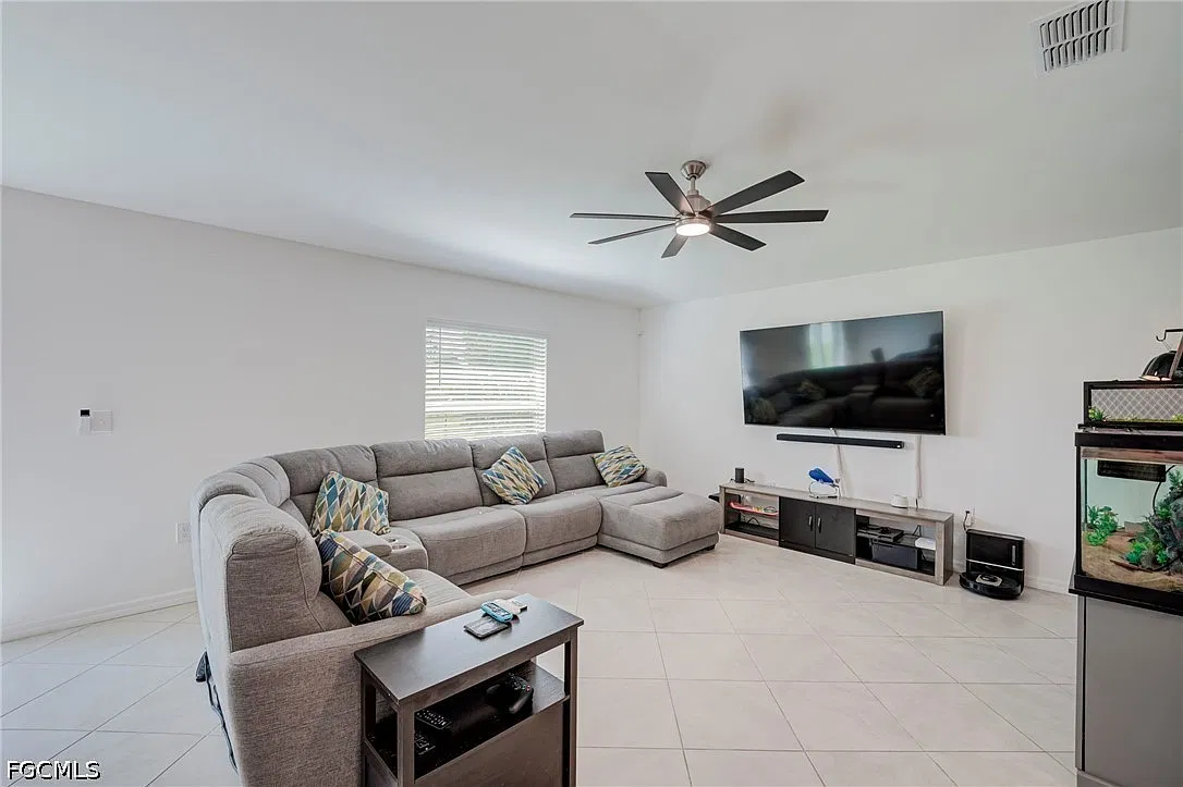 3 bed, 2.0 bath, 1556 sqft, $2,150 — Photo 2