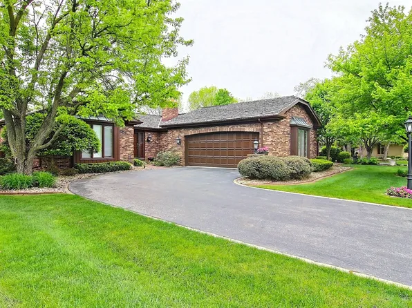 242 Inverness Ln, Schererville, IN 46375