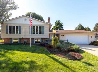 2504 Minnetonka Dr, Cedar Falls, IA 50613