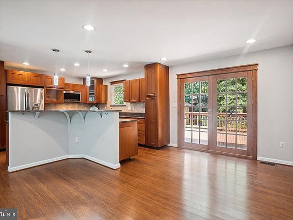 3rd image of 414 Edgemere Dr