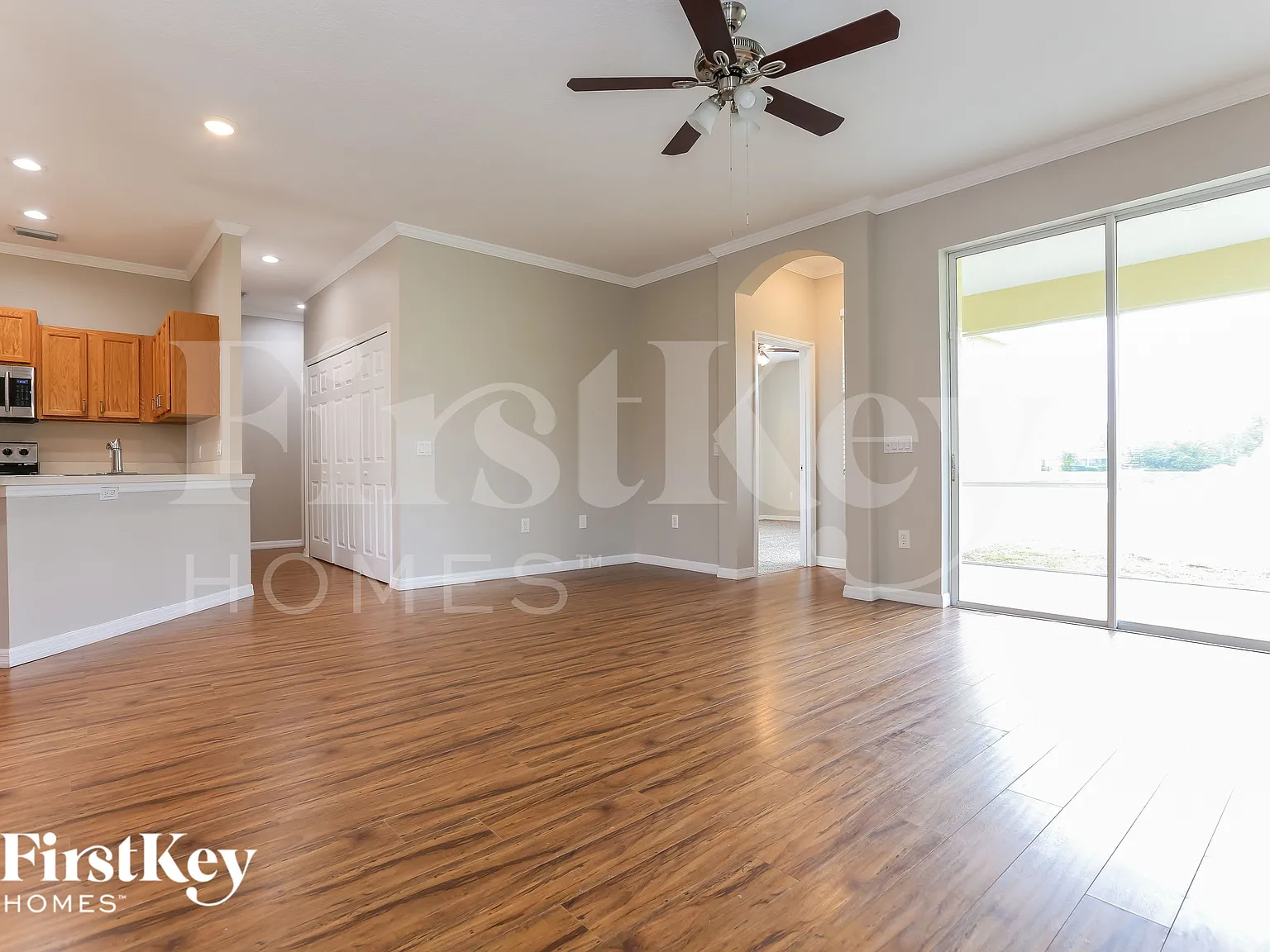 3 bed, 2.0 bath, 1598 sqft, $2,420 — Photo 3